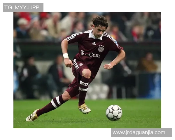 足球巨星璀璨星空汇聚全球球场传奇展现激情与荣耀的巅峰时刻