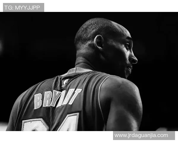 足球巨星手绘九宫格艺术图集 领略球场传奇人物的独特风采